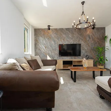 La Aurora Zadarvillas * Murvica (Policnik)