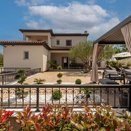 La Aurora Zadarvillas * Murvica (Policnik)