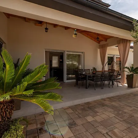 La Aurora Zadarvillas Murvica (Policnik)