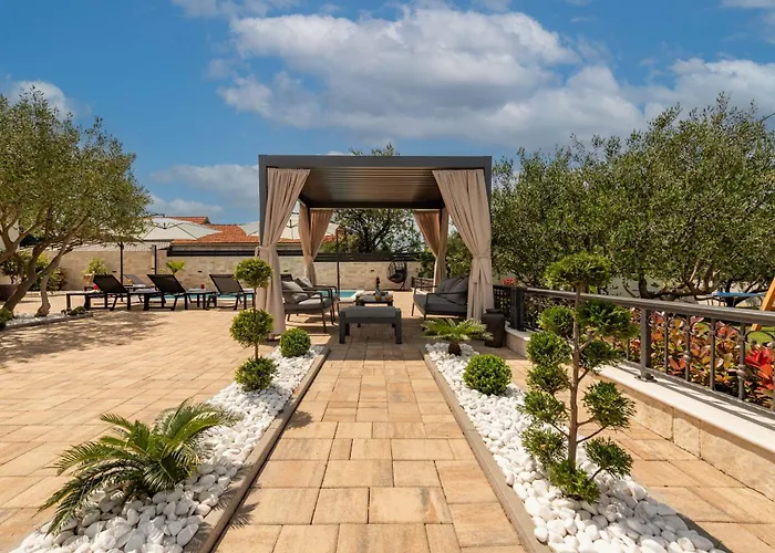 La Aurora Zadarvillas * Murvica (Policnik)