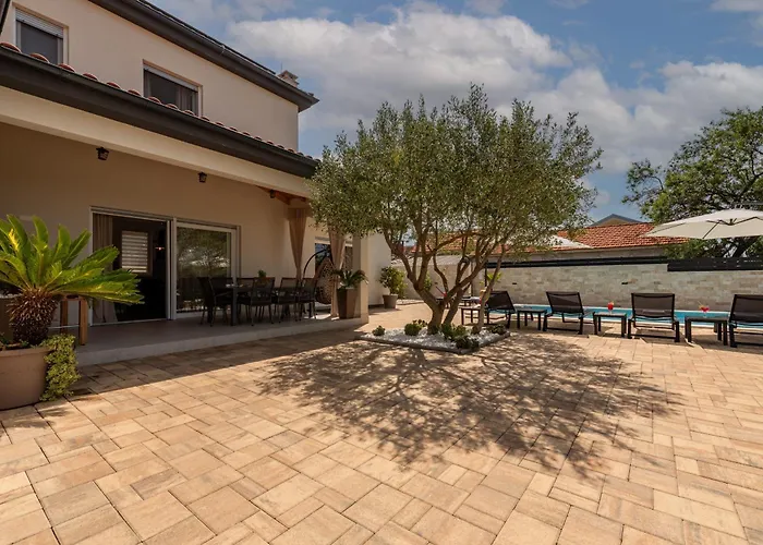 La Aurora Zadarvillas Murvica (Policnik)