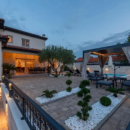 La Aurora Zadarvillas Murvica (Policnik)