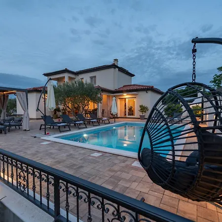 La Aurora Zadarvillas Murvica (Policnik)