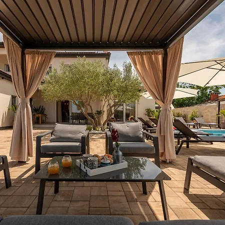 La Aurora Zadarvillas * Murvica (Policnik)