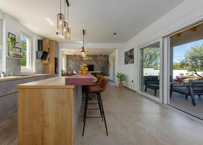 La Aurora Zadarvillas * Murvica (Policnik)